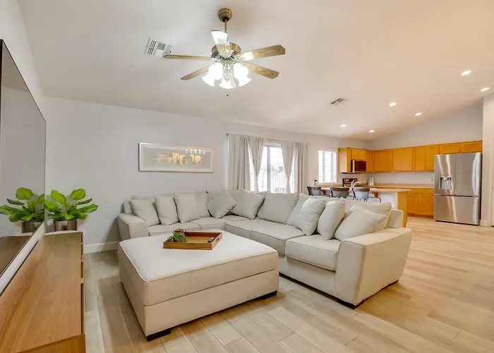 Spacious & Fenced Yard: Pet-friendly * Surprise