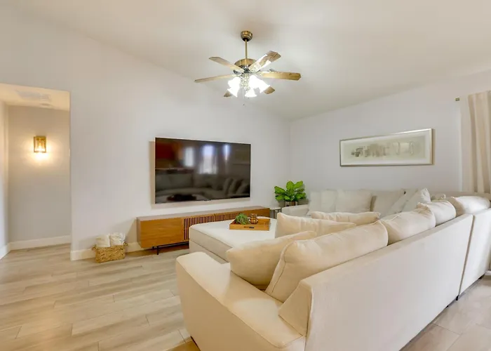 Spacious & Fenced Yard: Pet-friendly *