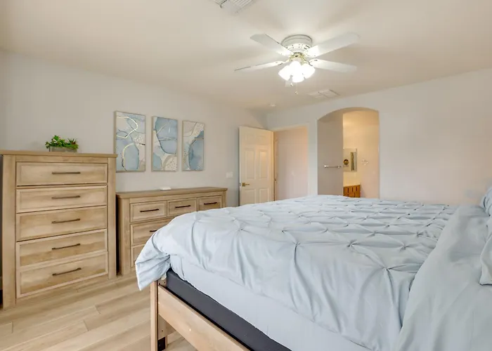 Spacious & Fenced Yard: Pet-friendly * Surprise