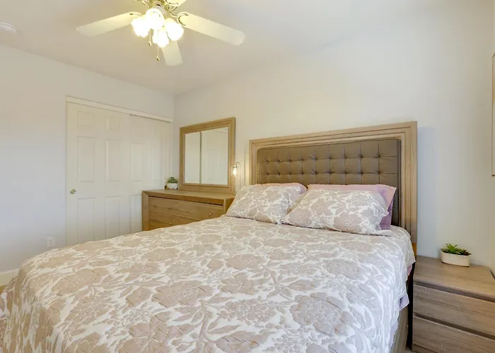 Spacious & Fenced Yard: Pet-friendly * Surprise