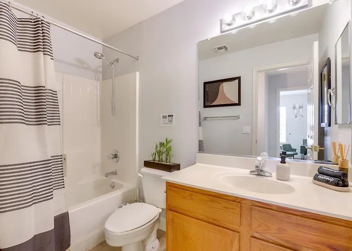 Spacious & Fenced Yard: Pet-friendly Surprise