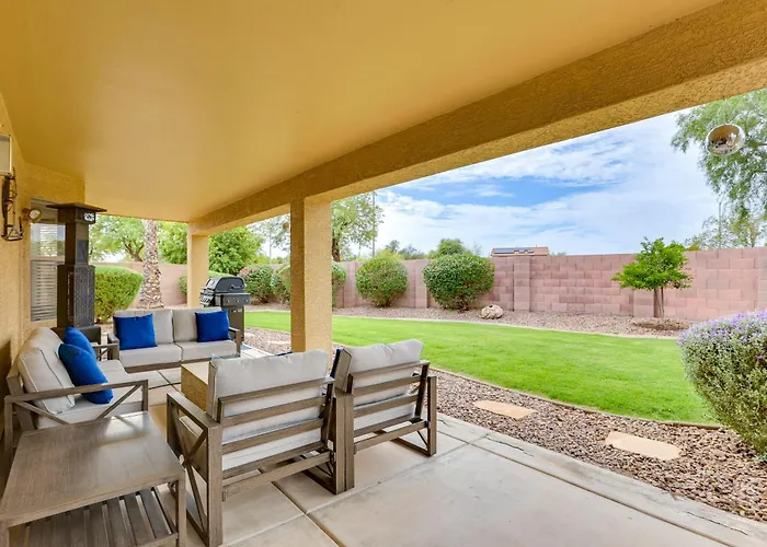Spacious & Fenced Yard: Pet-friendly Holiday home Surprise