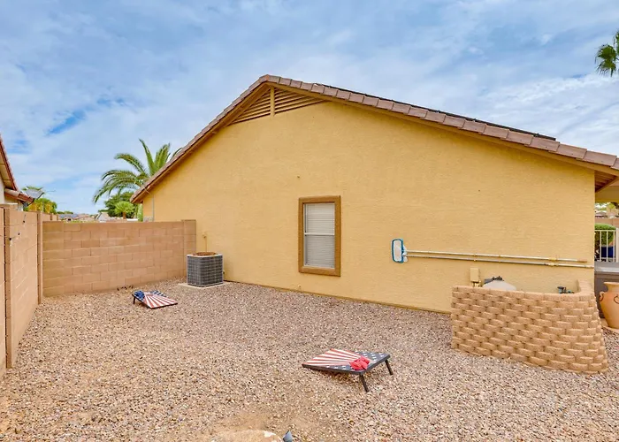 Spacious & Fenced Yard: Pet-friendly Holiday home *